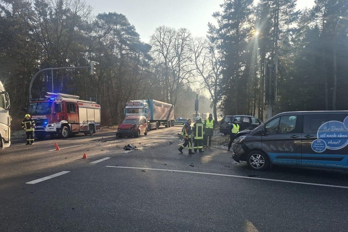 Drei Verletzte nach Unfall mit drei Fahrzeugen bei Lübesse