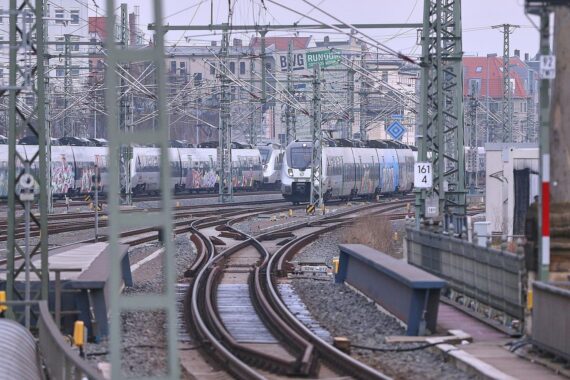 Fernsteuerung einer S-Bahn in München, innovative Technik für schnelleren Rangierbetrieb mit 5G.