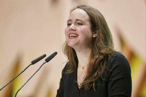 Ricarda Lang nach Rücktritt: Überlegungen zum politischen Aus, aber Rückkehr zur Leidenschaft.