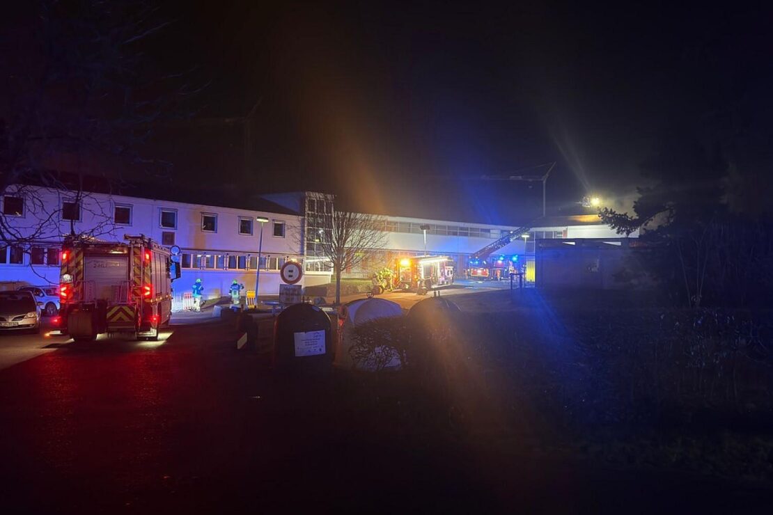 Feuerwehr löscht Brand in Detmolder Realschule