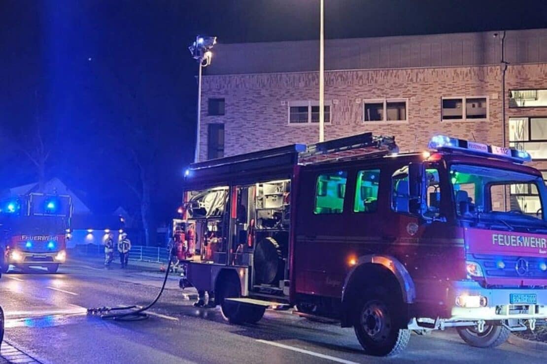 Feuerwehr rückt wegen Rauchentwicklung in Bocholter Mehrfamilienhäusern aus