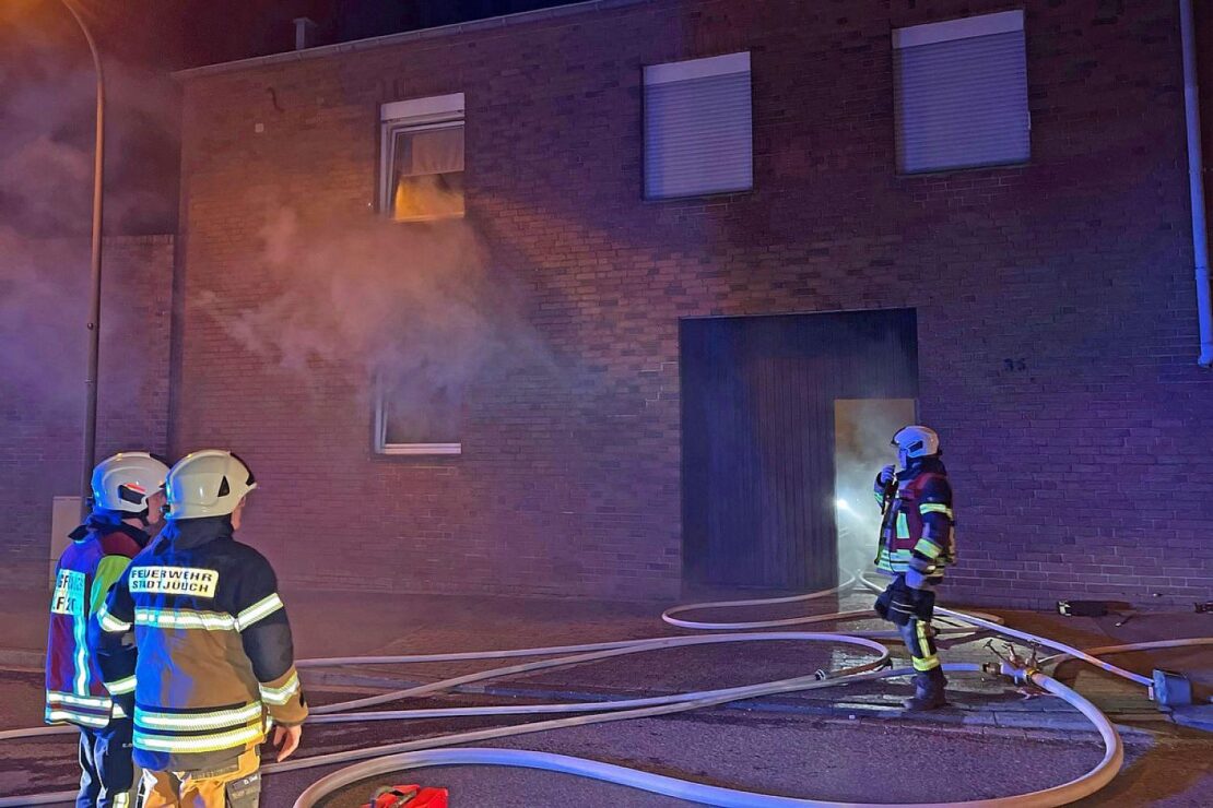 Frau stirbt nach Zimmerbrand in Jülich-Bourheim