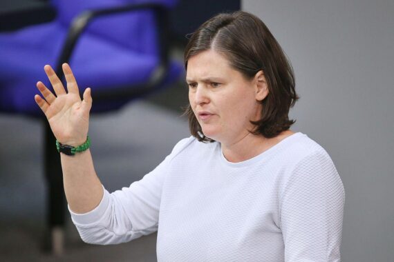 Sara Nanni spricht über deutsche Soldaten in Grönland und militärische Solidarität mit Dänemark.