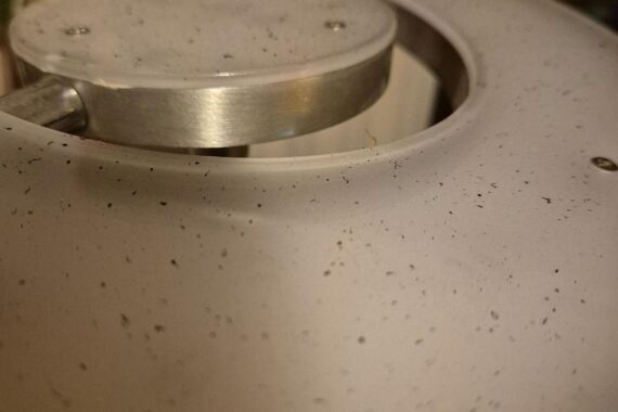 Ein stark verrußtes Zimmer nach Brand durch Kerze im Seniorenwohnheim Datteln.