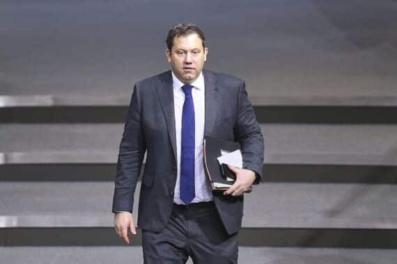 Lars Klingbeil diskutiert Reformen mit Wirtschaftsvertretern und Gewerkschaften für ein zukunftsorientiertes Deutschland.