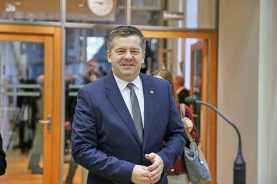 Sven Schulze, neuer Ministerpräsident von Sachsen-Anhalt, bei seiner Wahl im Landtag.