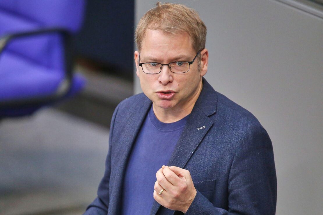 Linke-Politiker Beutin solidarisiert sich mit Warnstreik am UKSH
