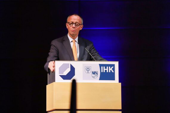 Friedrich Merz spricht vor Unternehmern über Arbeit, Wohlstand und wirtschaftliche Perspektiven in Deutschland.