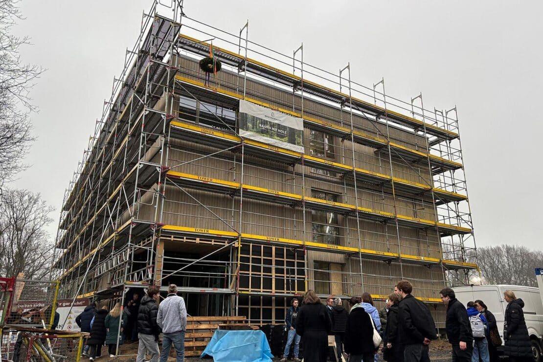 Richtfest für neues Klassenhaus am Dietrich-Bonhoeffer-Gymnasium in Bergisch Gladbach