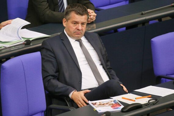 Sven Schulze, designierter Ministerpräsident, spricht über Verwaltungszusammenlegungen zwischen Bundesländern.