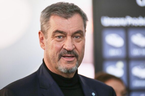 Markus Söder hält eine Neujahrsansprache, betont Frieden, Freiheit und Demokratie in Bayern.