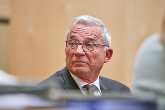 Thomas Strobl und Katharina von Schnurbein beim Gedenken an die Opfer des Nationalsozialismus.