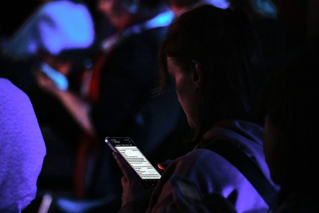 Studie: Kurze Pausen von digitalen Medien fördern Wohlbefinden