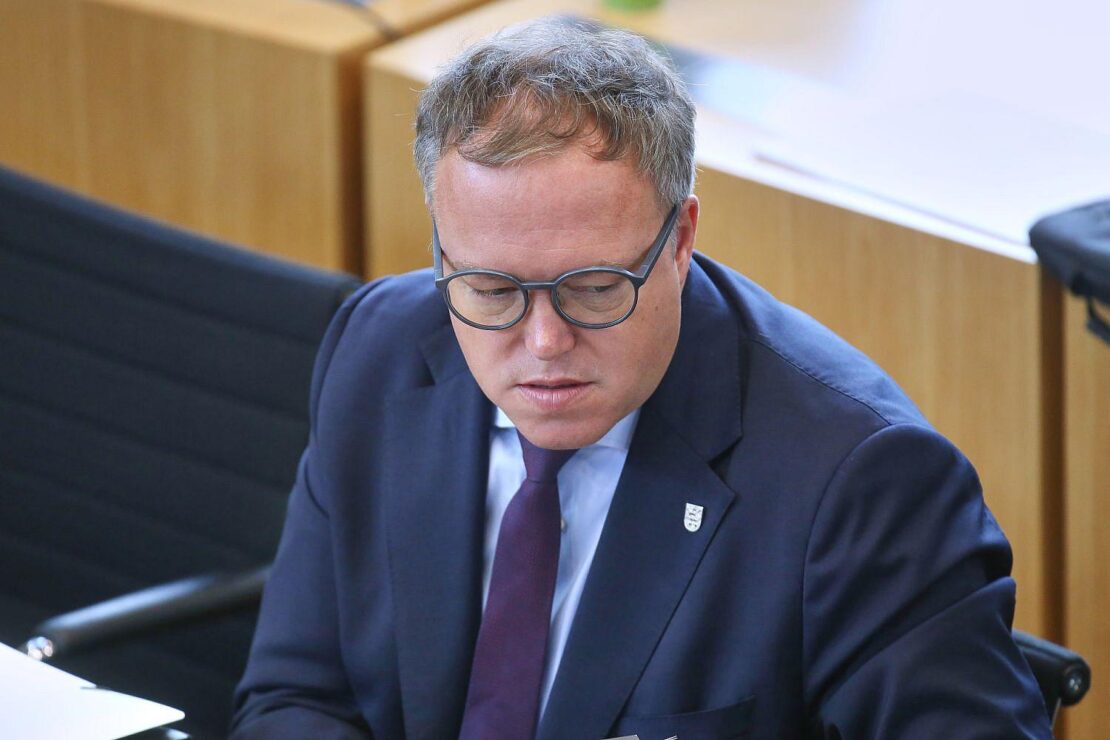 Thüringens Ministerpräsident Voigt kündigt Klage gegen Doktorentzug an