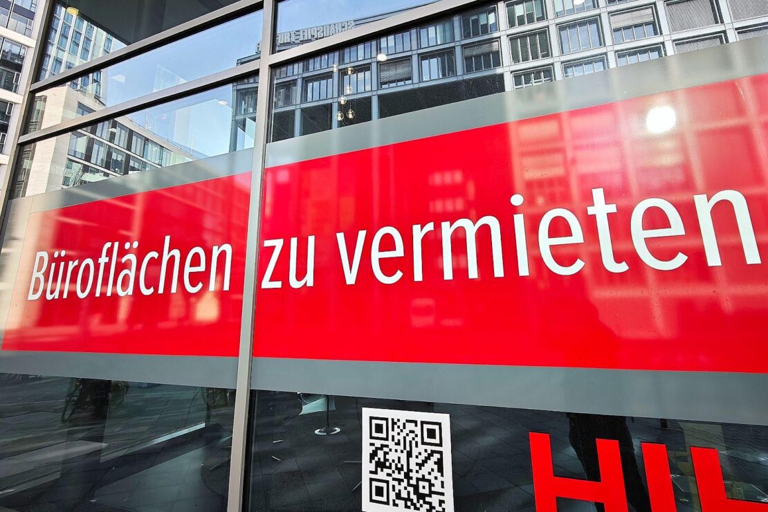 Umfrage: Unternehmen rechnen mit Rückgang von Bürofläche durch KI