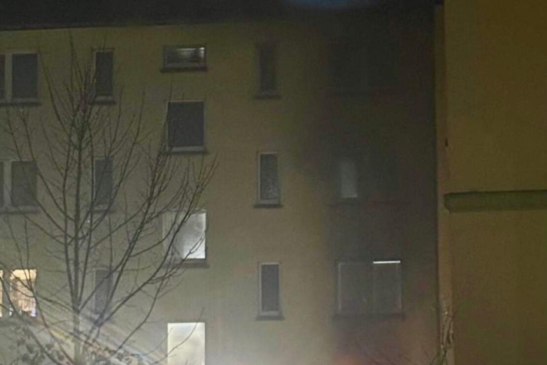 Vierköpfige Familie rettet sich bei Zimmerbrand in Essen