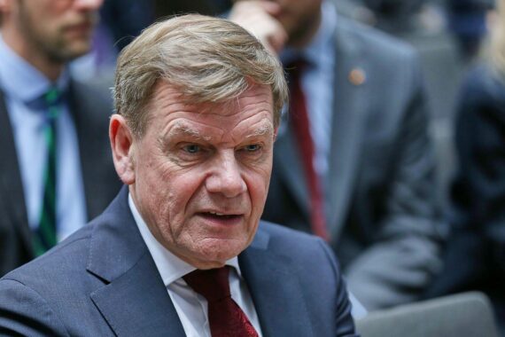 Johann Wadephul bei Pressekonferenz zu europäischem Zusammenhalt gegen Russland und NATO-Engagement.