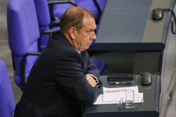 Henning Otte fordert Untersuchung von Vorwürfen bei Fallschirmjägern, Dunkelfeld-Studie ist notwendig.