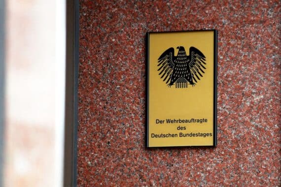 Wehrbeauftragter Otte spricht über notwendige Maßnahmen gegen sexuelle Übergriffe in der Bundeswehr.