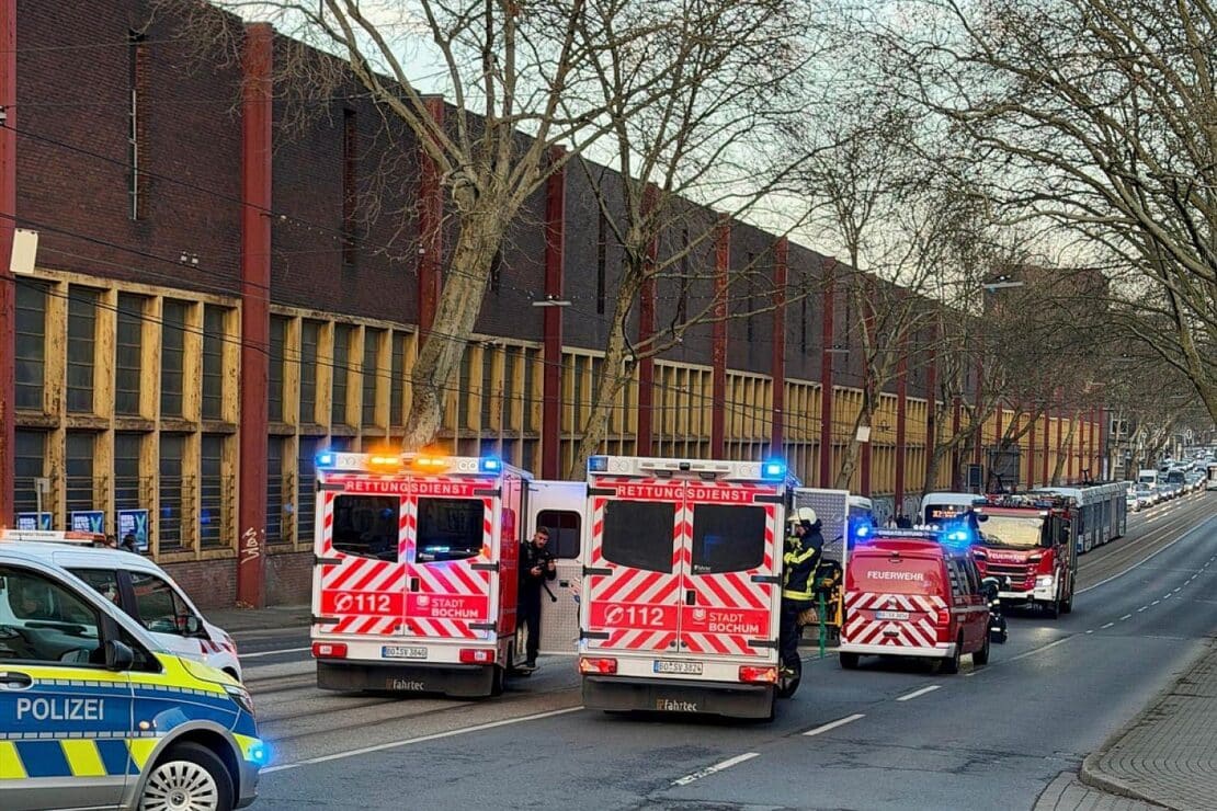 Zwei Unfälle mit Bussen in Bochum fordern acht Verletzte