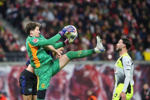 Leipzig und Dortmund im spannenden Bundesliga-Spiel. BVB gleicht spät aus, endet 2:2.