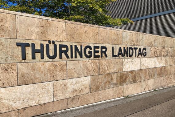 Thüringer Landtag, politische Entscheidungsträger, Investitionen, Kommunen, Finanzierung für Sanierung und Bauprojekte.
