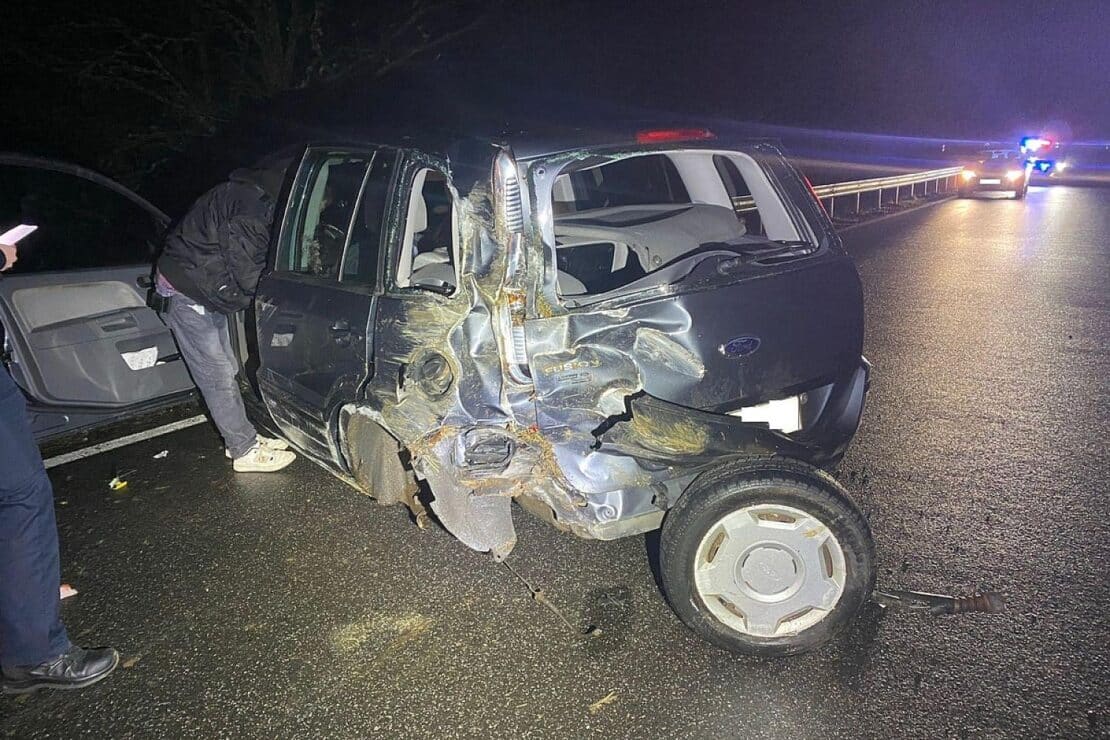 Achsbruch führt zu Unfall auf L383 bei Hohenöllen