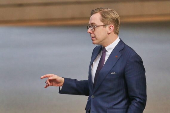 Philipp Amthor spricht über wirtschaftliche Druckmittel gegen die USA, selbstbewusste Außenpolitik.