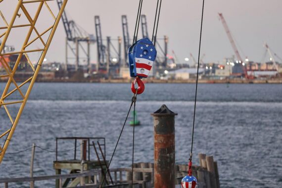 Industrieanlagen in den USA, repräsentativ für wirtschaftliche Entwicklungen und Investitionen in Zukunftstechnologien.