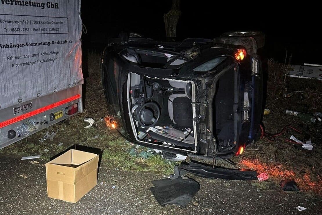 Autofahrer steigt nach Unfall bei Kapellen-Drusweiler durch Dach aus