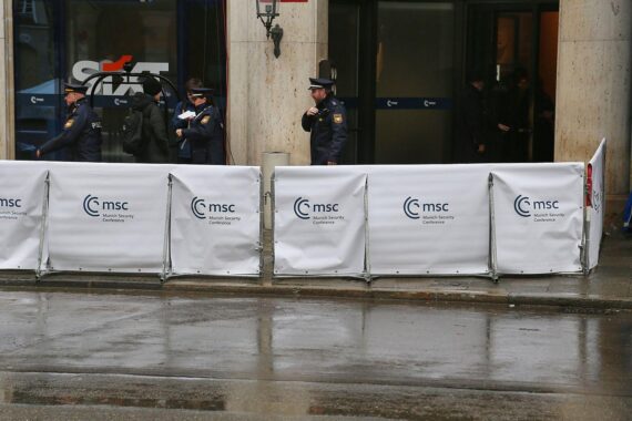 Sicherheitskräfte, internationale Zusammenarbeit und friedliche Versammlungen prägen die Münchner Sicherheitskonferenz 2026.