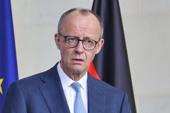 Friedrich Merz bei der strategischen Vorbereitung auf Konflikte mit US-Präsident Trump in Berlin.