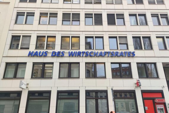 Haus des Wirtschaftsrates in Berlin, Symbol für wirtschaftliche Reformen und Arbeitnehmerinteressen.