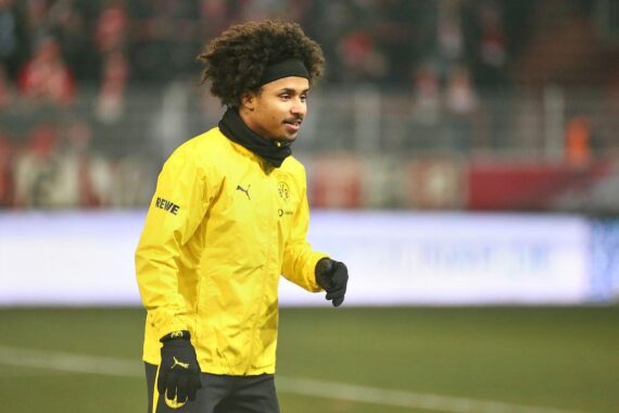 Atalanta feiert 4:1-Sieg gegen Dortmund im Champions-League-Rückspiel, Karim Adeyemi feiert Tor.