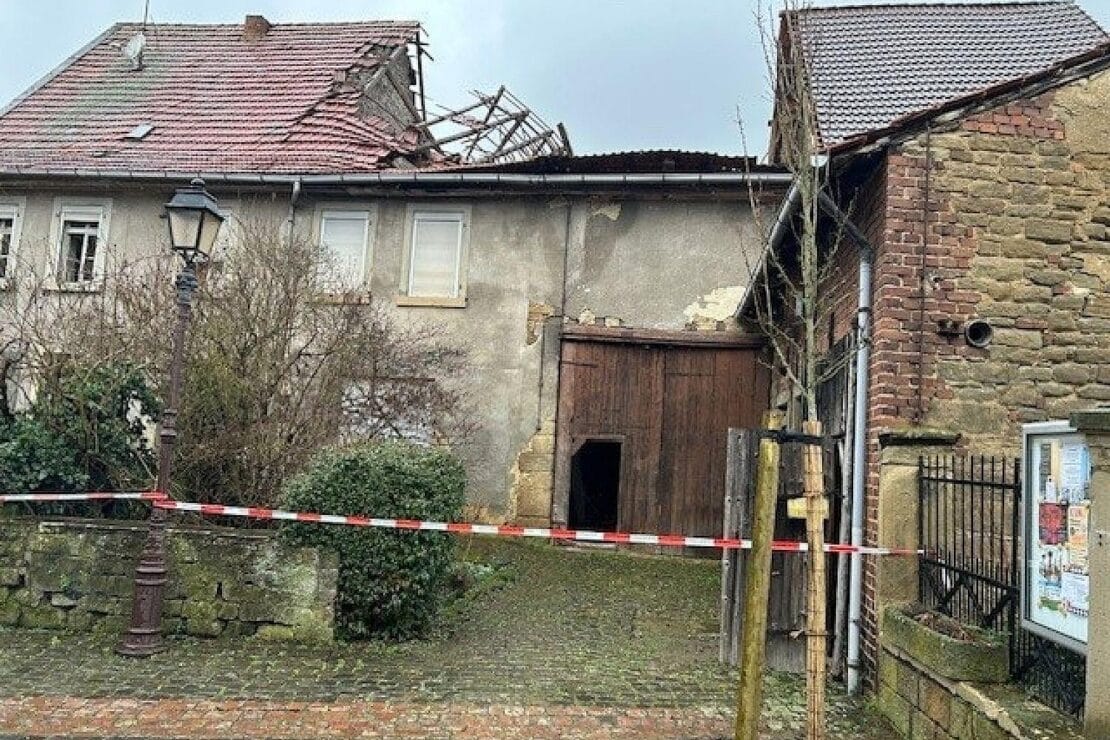 Dach einer Scheune in Obermoschel eingestürzt