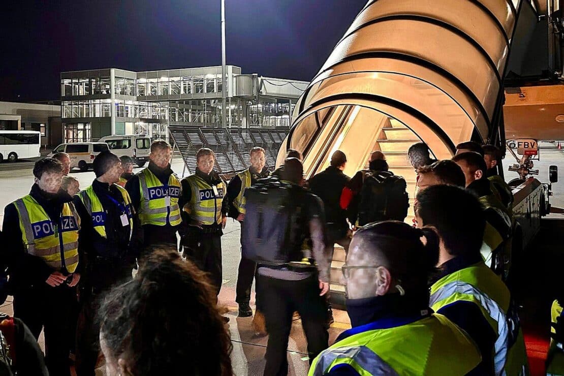 Deutschland schiebt 20 Straftäter mit Charterflug nach Kabul ab