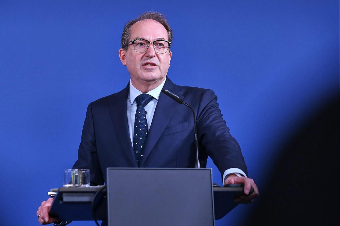 Dobrindt weist Kritik im Umgang mit Rassismus-Studie von sich