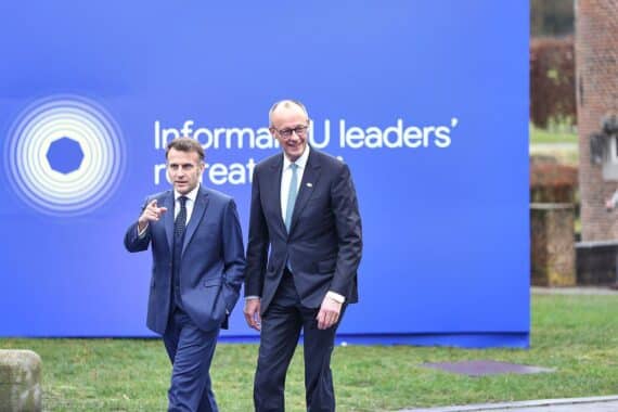 Macron und Merz diskutieren EU-Reformen und wirtschaftliche Zusammenarbeit beim Gipfeltreffen in Belgien.