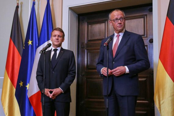 Emmanuel Macron und Friedrich Merz diskutieren über europäische Wettbewerbsfähigkeit und wirtschaftliche Strategien.