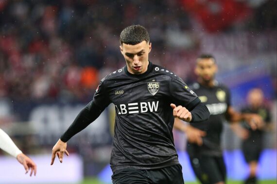 VfB Stuttgart jubelt nach 4:1-Sieg gegen Celtic Glasgow im Europa-League-Hinspiel.