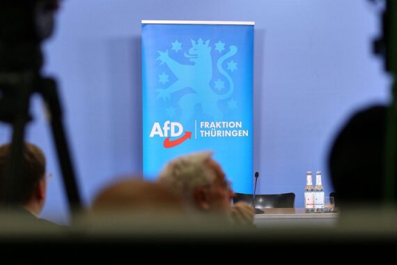AfD-Fraktion im Thüringer Landtag; Diskurs über mögliche Verbotsverfahren und verfassungsrechtliche Bedenken.