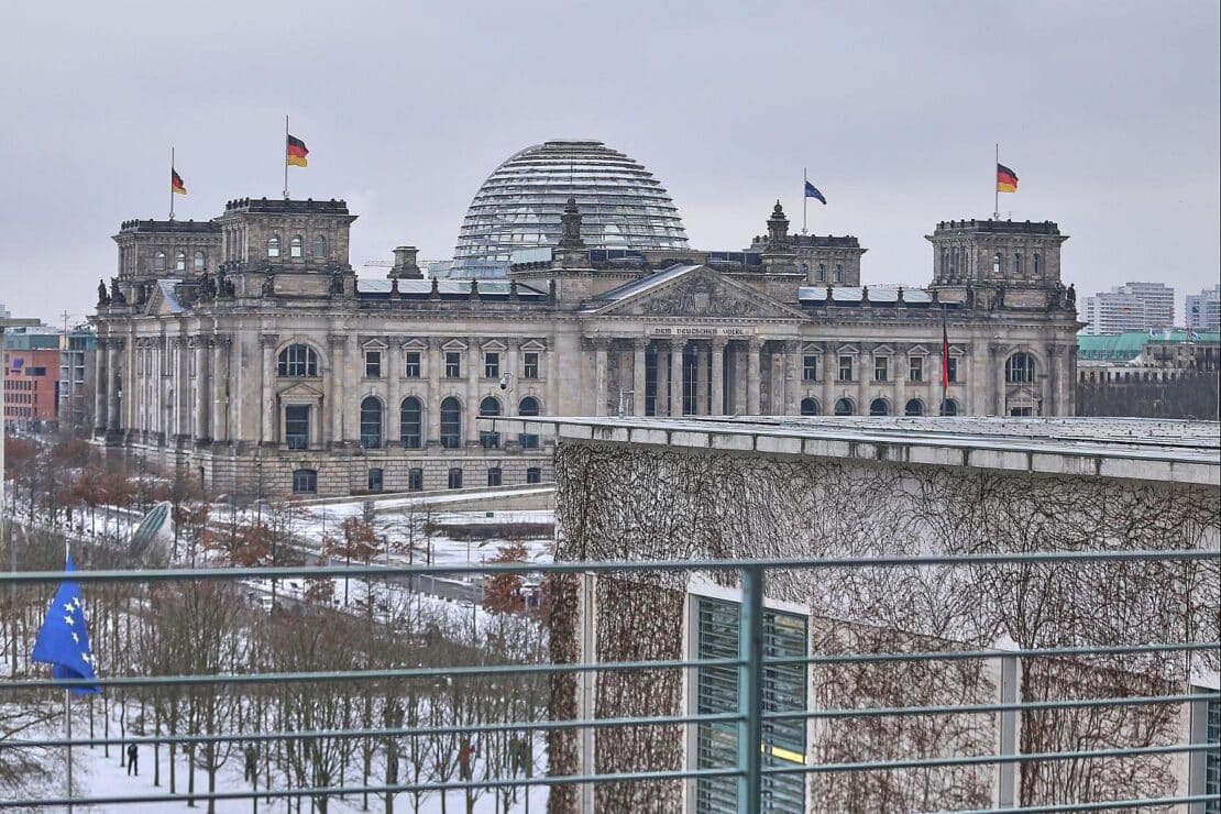 Feuerwehreinsatz im Reichstagsgebäude nach Gas-Alarm