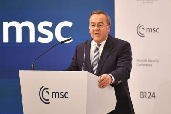 Bundestag, Diskussion über Kampfdrohnenkauf, Peter Thiel, Widerstand der Grünen und SPD.