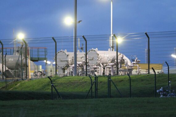 Leere Gasspeicher, Politiker im Gespräch, Wintergefahren, Energiekrise, Sorge um Heizsaison.