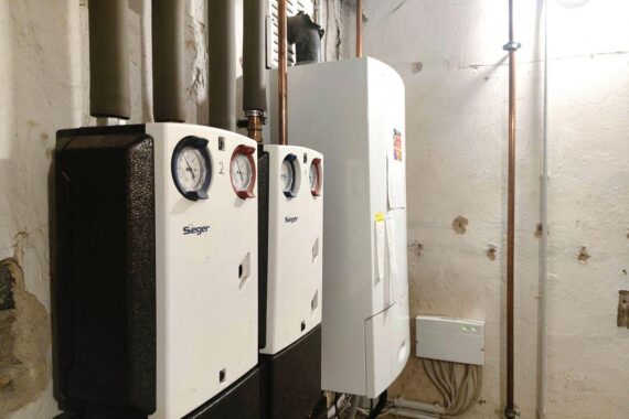 Aktivistin Neubauer kritisiert ineffektives Gebäudeenergiegesetz zur Bekämpfung der Klimakrise und Kostenfalle.