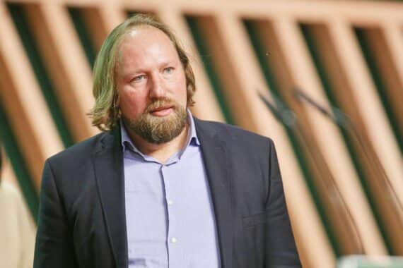 Anton Hofreiter warnt Merz: Konzentration auf Aufgaben, nicht auf persönliche Machterhalte.