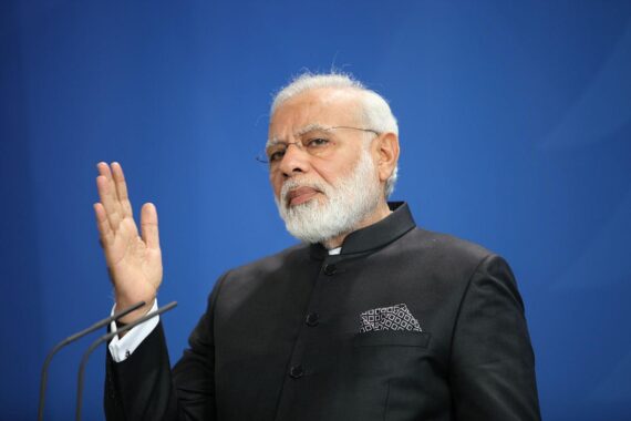 Narendra Modi spricht über KI als Gemeingut und fordert internationale Standards für Authentizität.