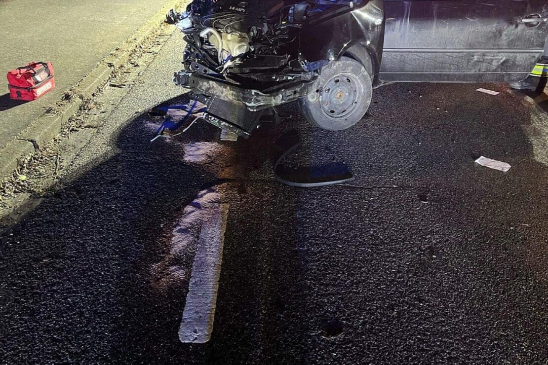 Junger Fahrer verunglückt in Lindlar bei Unfall mit Container