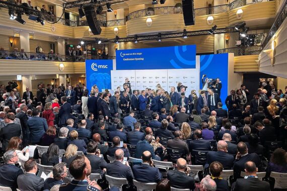 Kritik an Münchner Sicherheitskonferenz: Fehlende Maßnahmen zur Unterstützung der Ukraine und Sicherheit in Europa.