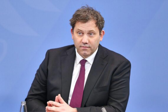 Bundesfinanzminister spricht über notwendige Reformen im Sozialstaat und Gesundheitssystem in Deutschland.